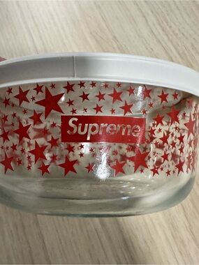 Supreme Pyrex 2 Cup Glass Bowl with White Lid New 7200 Clear Glass Red Stars NOS